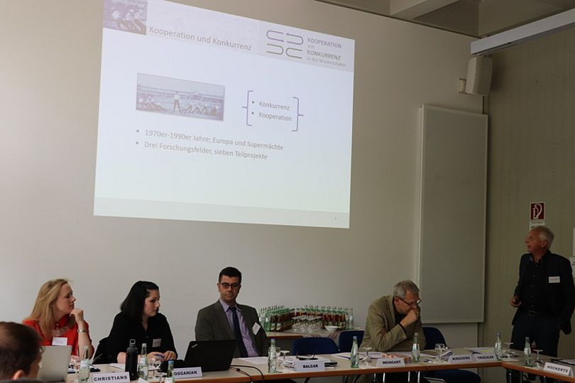 Prof. Helmuth Trischler introducing the research group “Cooperation and Competition in the Sciences“ to the participants.